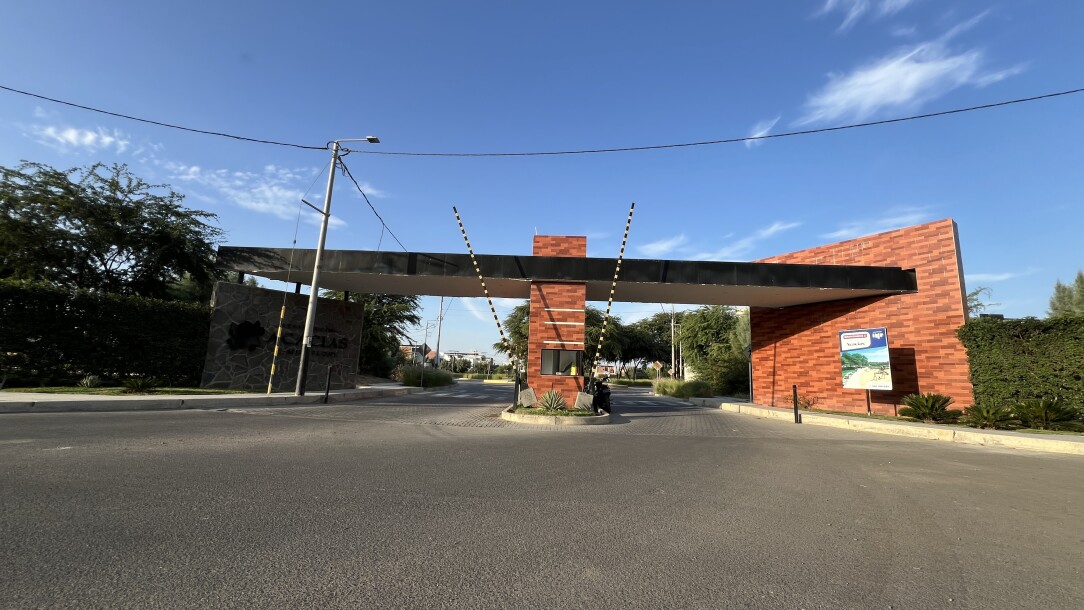 CASA DE ESTRENO En Residencial Acacias-17