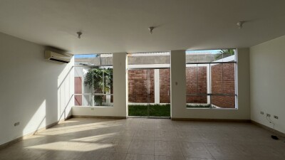 CASA En Urb. El Chipe