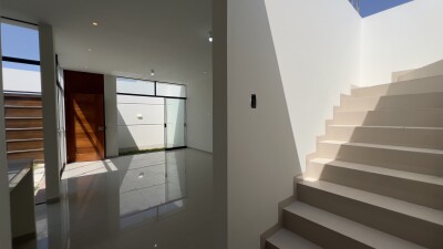 CASA DE ESTRENO En Alameda de Miraflores