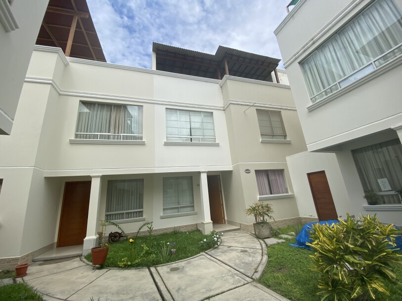 CASA En Urb. El Chipe-17