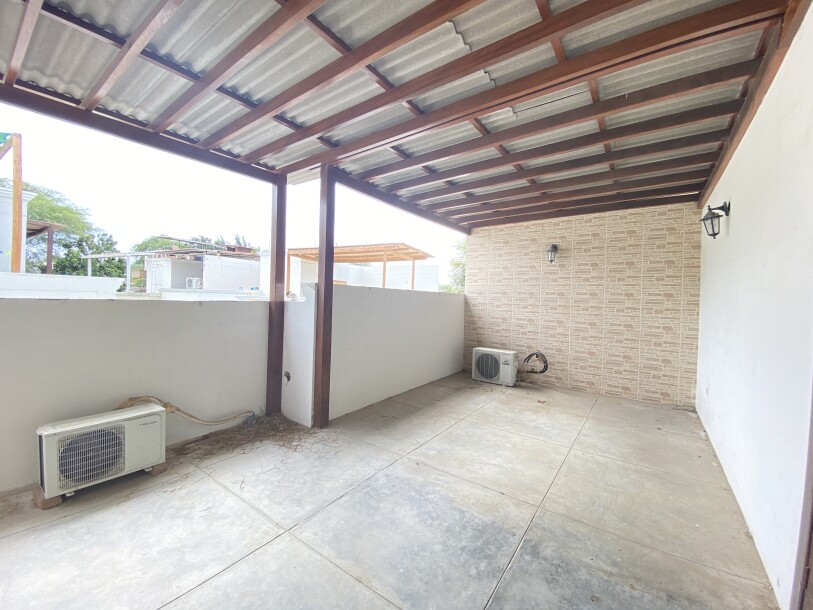 CASA En Urb. El Chipe-13