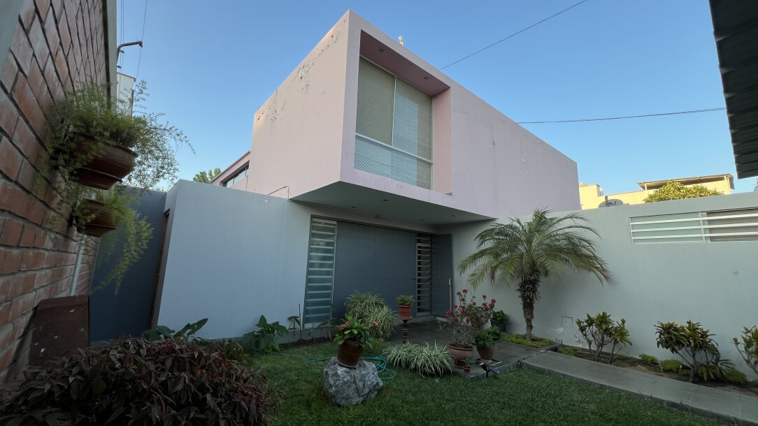 CASA En Urb. Loma Blanca-26