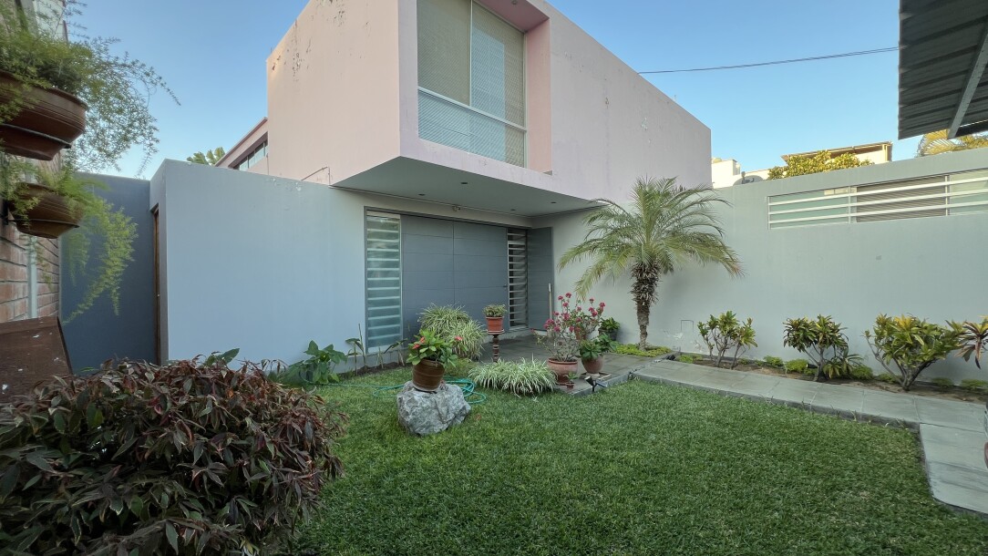 CASA En Urb. Loma Blanca-1