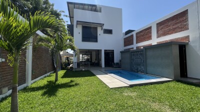 CASA con Piscina En Loma Linda 1