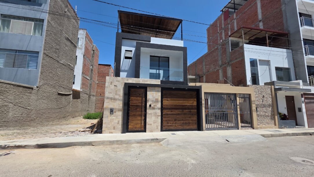 CASA DE ESTRENO Urb. Miraflores Country Club I-1
