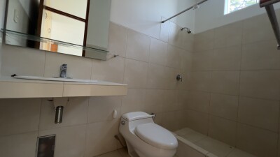 CASA En Urb. El Chipe dentro de Condominio Privado