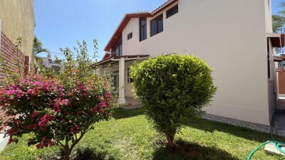 CASA En Urb. Los Geranios