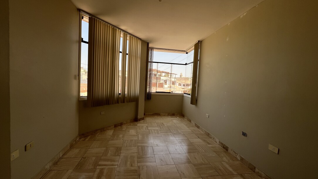 CASA En Urb. Los Geranios-14