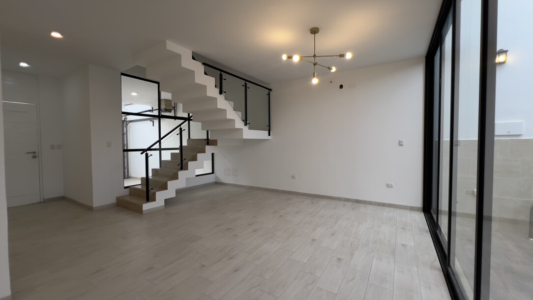 CASA DE ESTRENO En Urb. Miraflores Country Club-5
