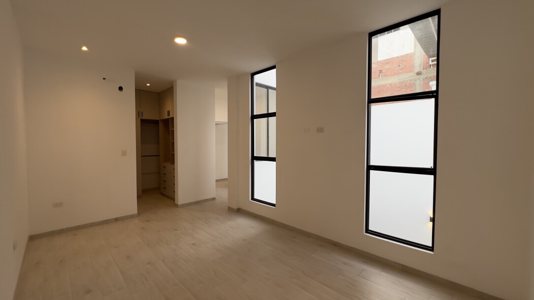 CASA DE ESTRENO En Urb. Miraflores Country Club-21