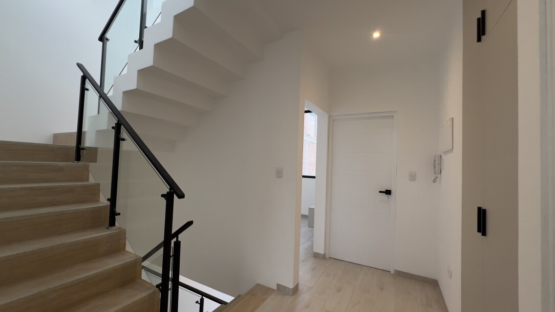 CASA DE ESTRENO En Urb. Miraflores Country Club-24