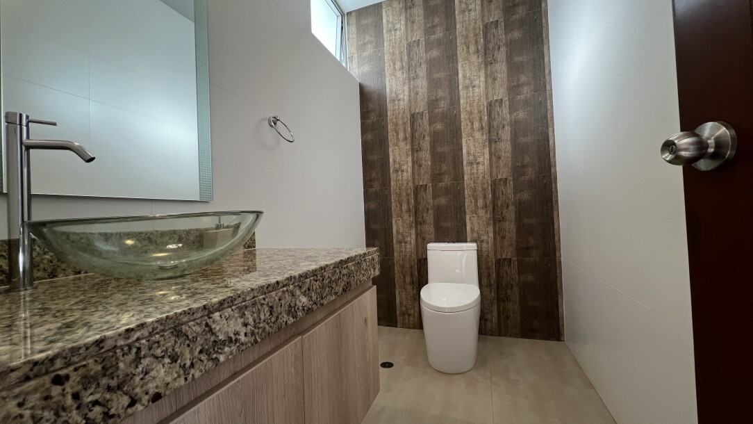 CASA DE ESTRENO En Urb. Miraflores Country Club I-5