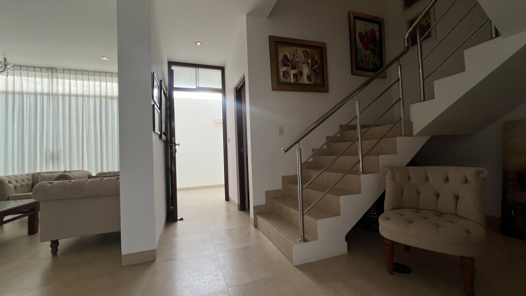 CASA DE ESTRENO En Urb. Miraflores Country Club I-4