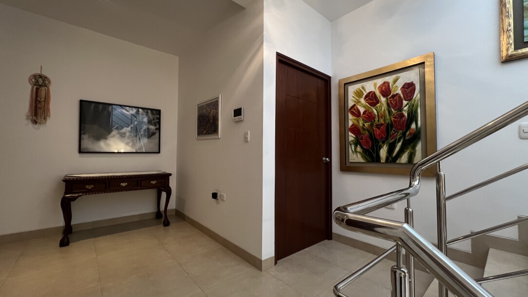 CASA DE ESTRENO En Urb. Miraflores Country Club I-9