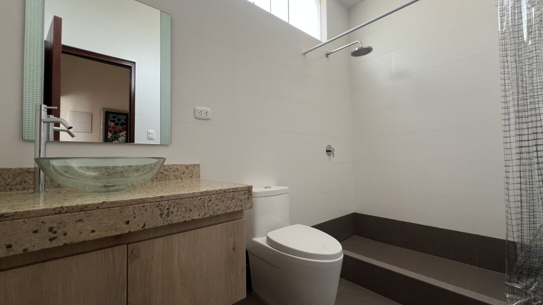 CASA DE ESTRENO En Urb. Miraflores Country Club I-16
