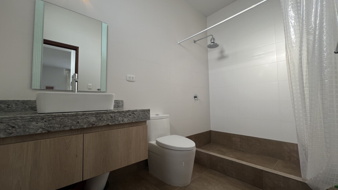 CASA DE ESTRENO En Urb. Miraflores Country Club I-12