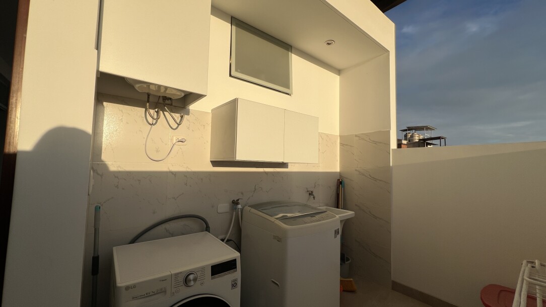 CASA DE ESTRENO En Urb. Miraflores Country Club I-17