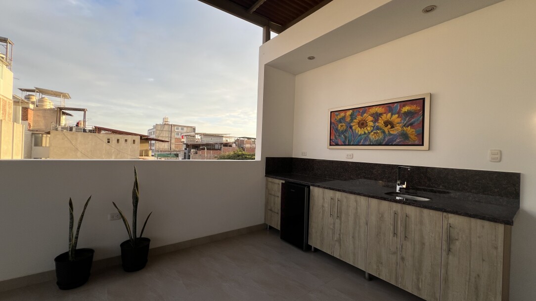 CASA DE ESTRENO En Urb. Miraflores Country Club I-18