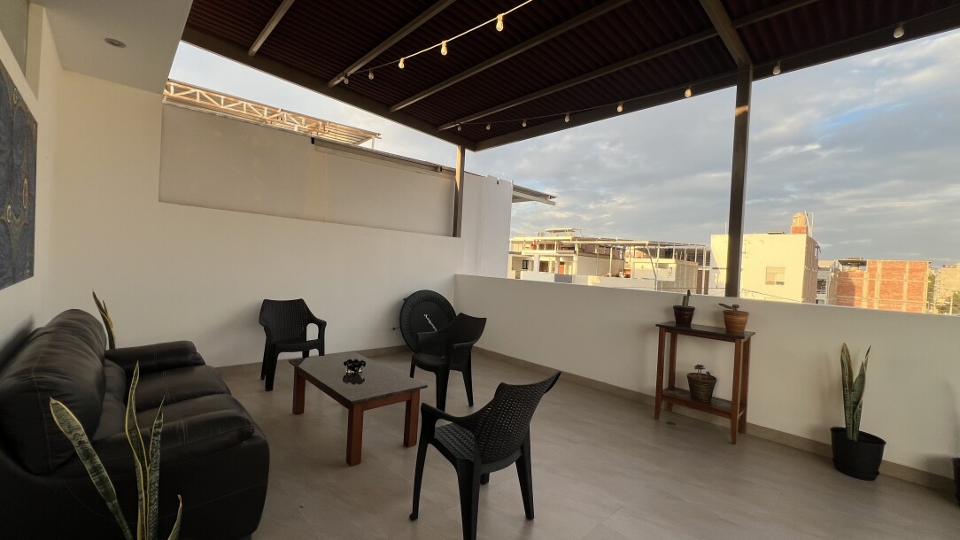 CASA DE ESTRENO En Urb. Miraflores Country Club I-19