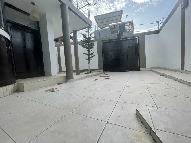 CASA con Piscina En Urb. Miraflores Country Club I-25