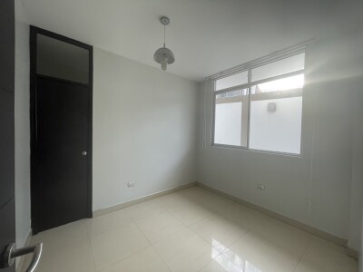 CASA con Piscina En Urb. Miraflores Country Club I