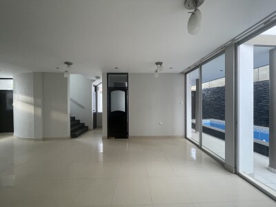 CASA con Piscina En Urb. Miraflores Country Club I