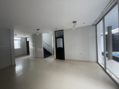 CASA con Piscina En Urb. Miraflores Country Club I