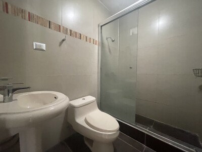 CASA con Piscina En Urb. Miraflores Country Club I
