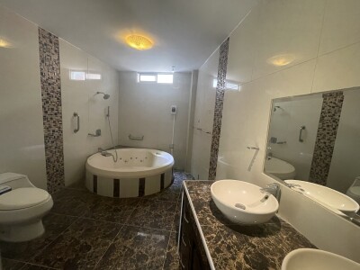 CASA con Piscina En Urb. Miraflores Country Club I