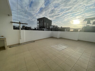 CASA con Piscina En Urb. Miraflores Country Club I