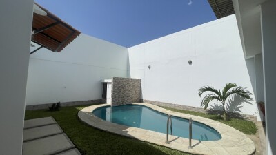 CASA con Piscina en Urb. Los Cocos del Chipe