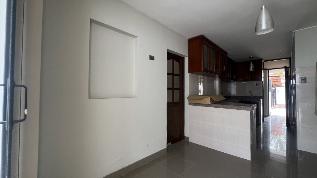 CASA con Piscina en Urb. Los Cocos del Chipe-7