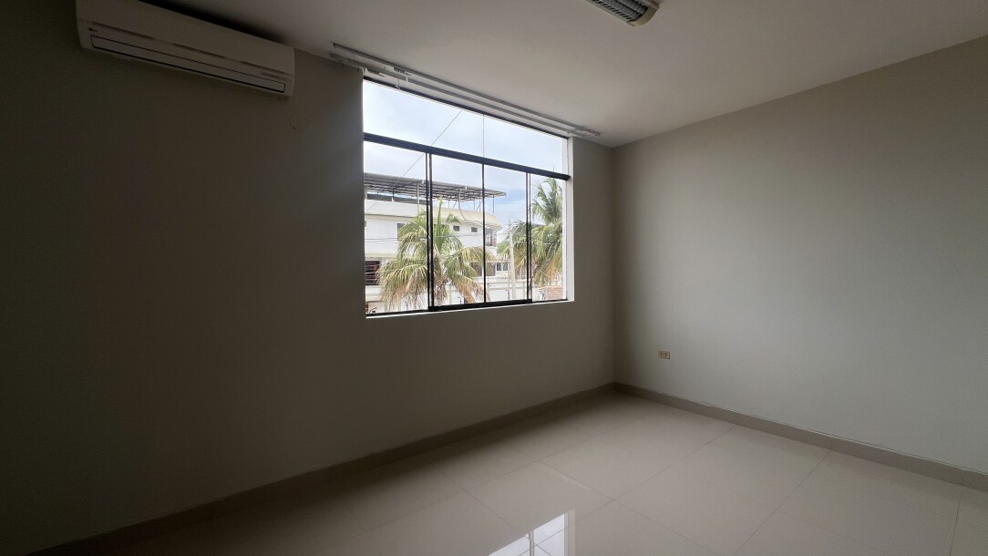CASA con Piscina en Urb. Los Cocos del Chipe-25